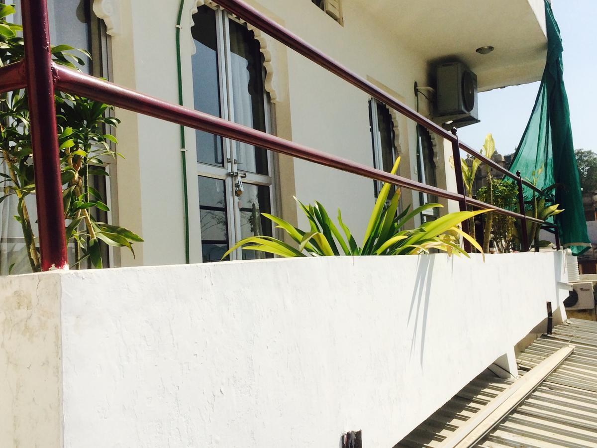 Peacock Guest House - Lake View Hotel In Udaipur Extérieur photo
